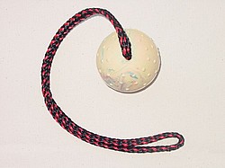 Spielball mit Seil
